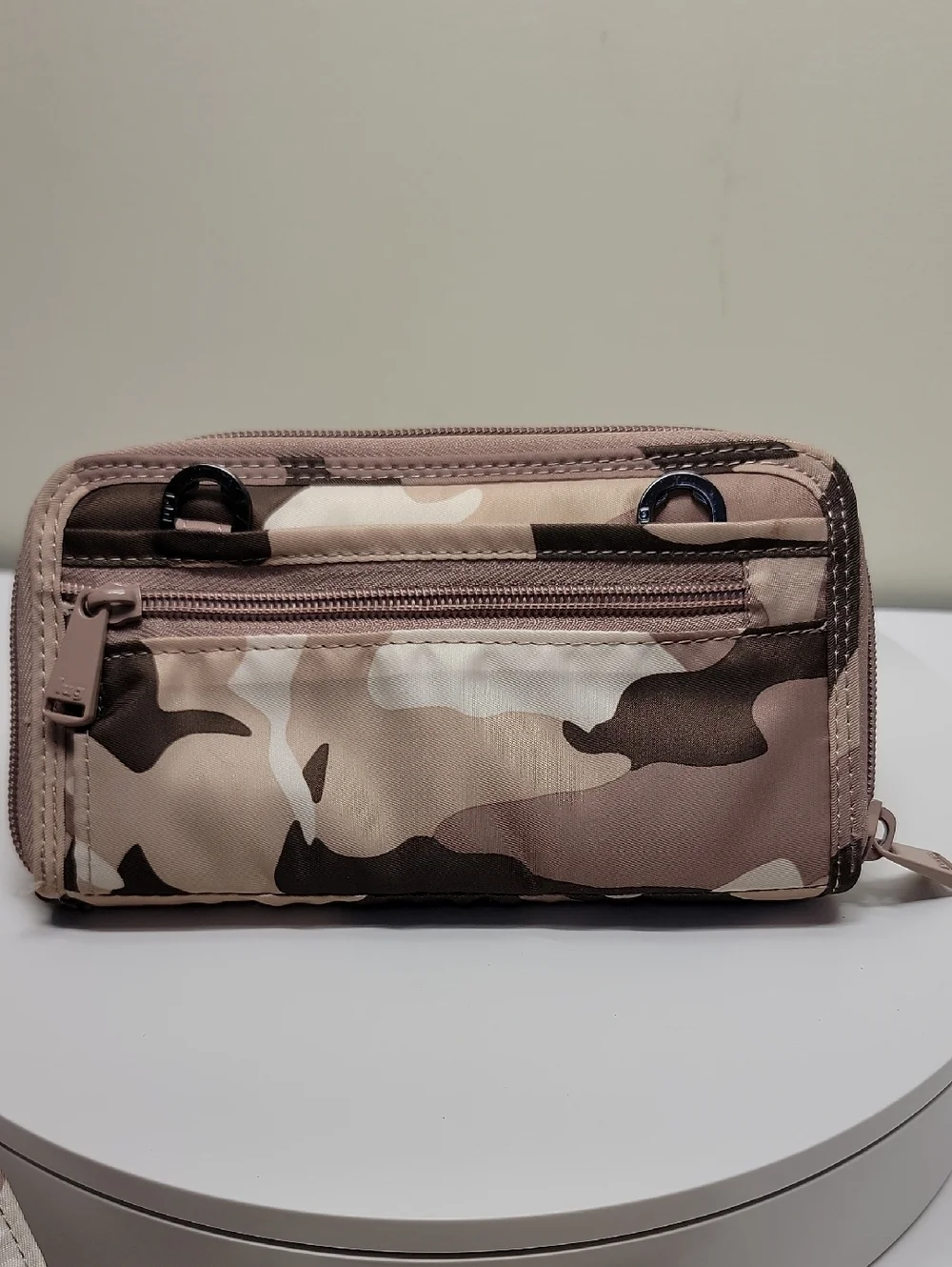 LUG KICKFLIP CONVERTIBLE RFID WALLET CROSSBODY BAG IN LIGHT CAMO